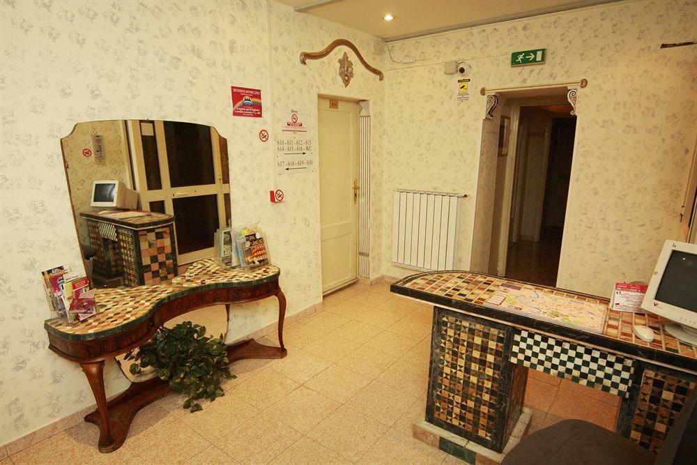 Lucia Hotel