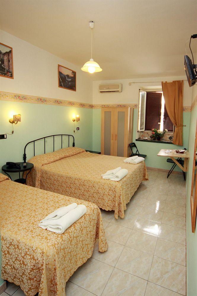 Hotel Lucia *